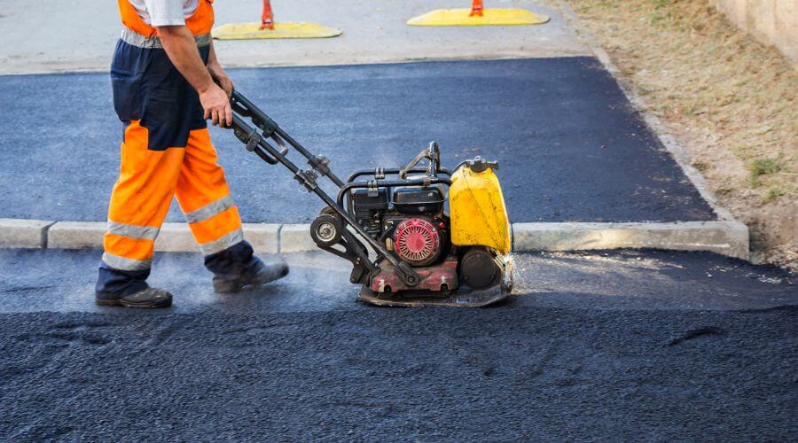 Professional gutter cleaning in Franklin Grove, IL